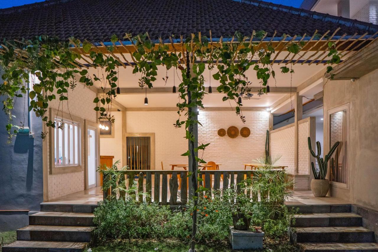 Berawa Dini Guesthouse Canggu  Exterior photo