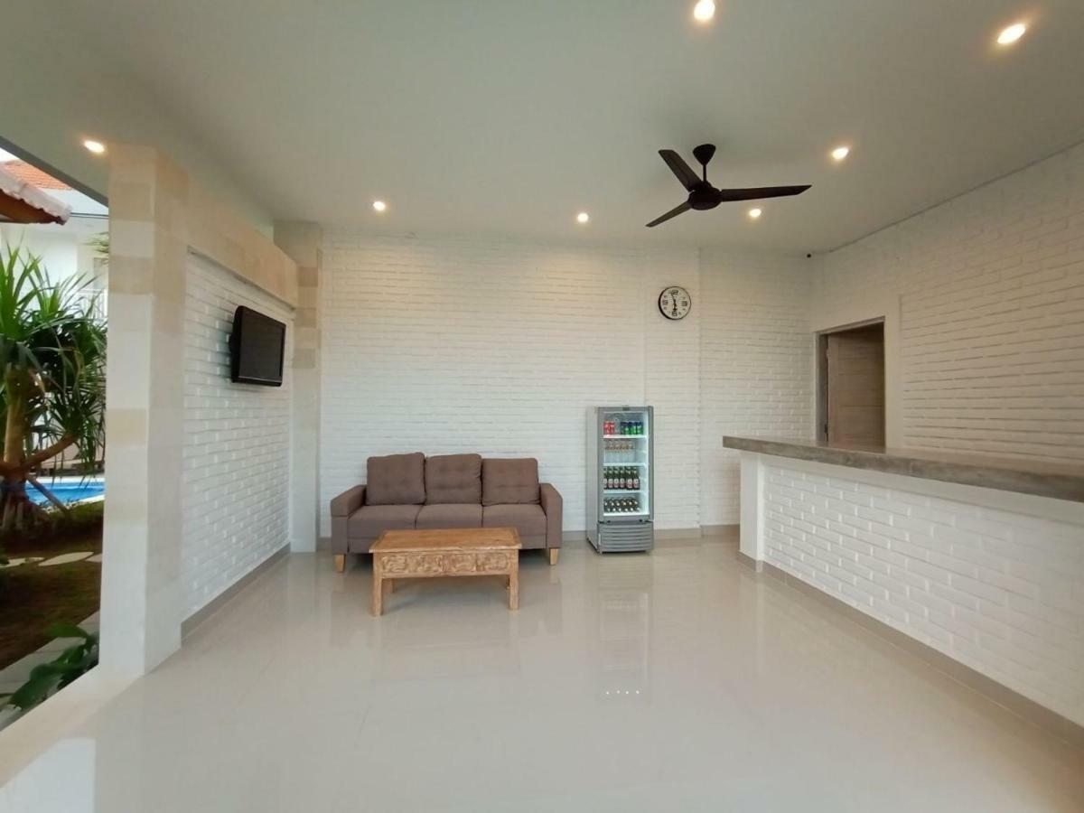 Berawa Dini Guesthouse Canggu  Exterior photo